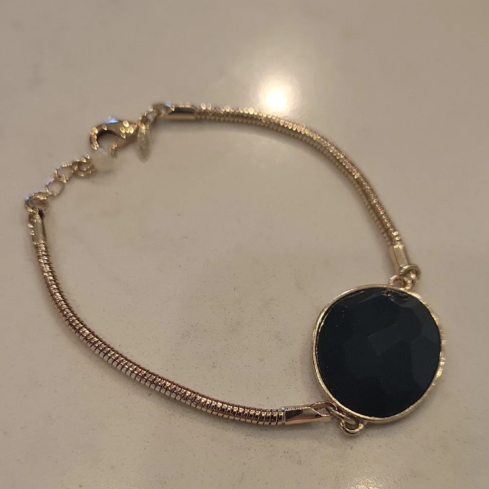 Perfect Condition Elegant Gold and Black Stone Bracelet